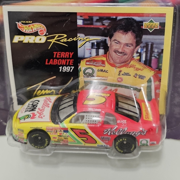 HOT WHEELS Pro-Racing Terry Labonte Collector 1997 1st Edition Car Model - Picture 7 of 16